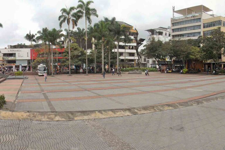 12 Things To Do In Armenia Colombia Tourist Attractions Of Armenia   Plaza De Bolivar Armenia Colombia 768x512 