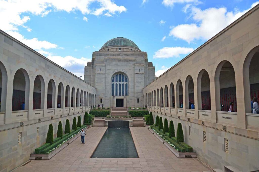 tourist sites canberra