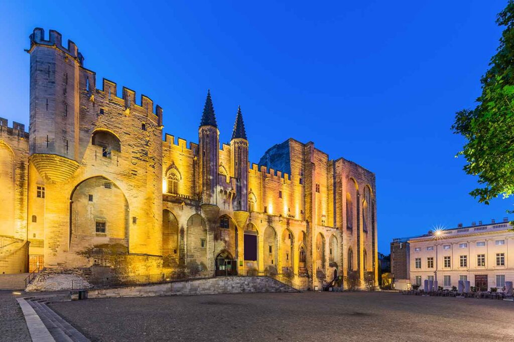 Top Tourist Places to Visit in Avignon, France